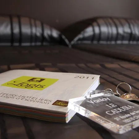 Logis Le Cadusia Hotel 3*