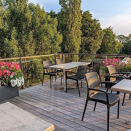 Logis Le Cadusia Hotel Chaource