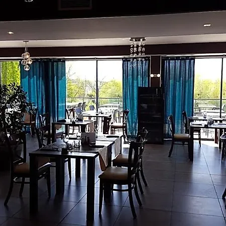 Logis Le Cadusia Hotel