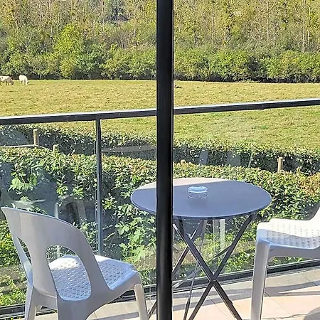 Logis Le Cadusia Hotel 3*