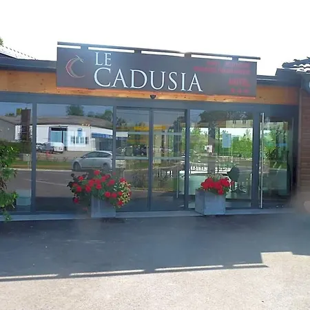 Logis Le Cadusia 3* Chaource