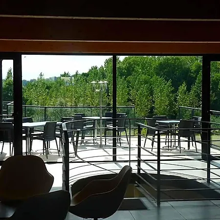 Logis Le Cadusia Hotel