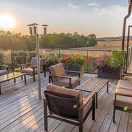 Logis Le Cadusia Hotel