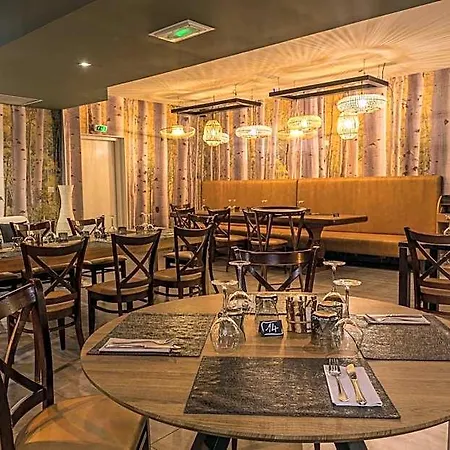 Logis Le Cadusia Hotel