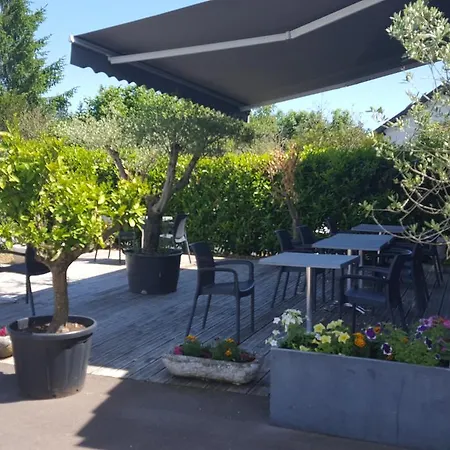 Logis Le Cadusia Hotel