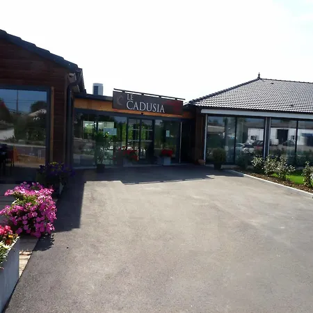 Logis Le Cadusia Hotel