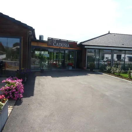 Logis Le Cadusia Hotel