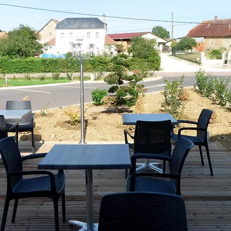 Logis Le Cadusia Hotel 3*