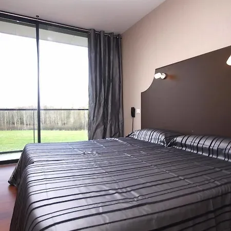 Logis Le Cadusia Hotel
