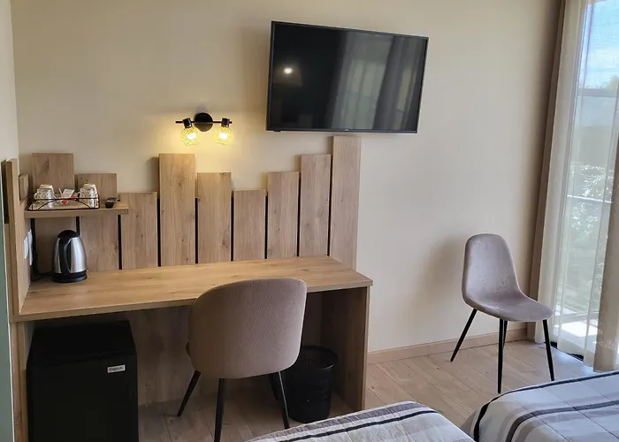 Hotel Logis Le Cadusia 3*